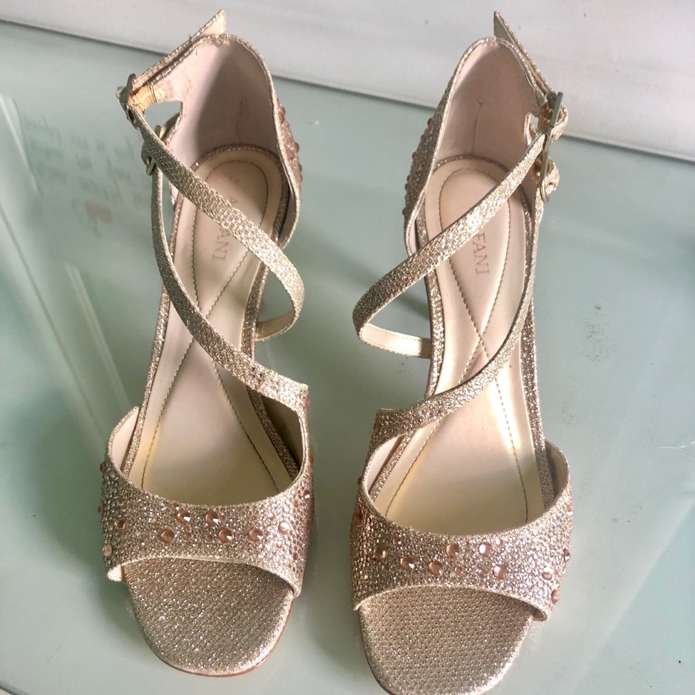Alfani gold heels! Size 6! Worn once!